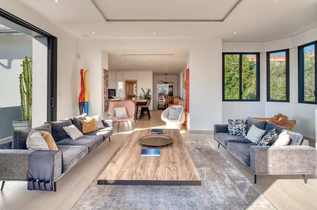 Villa in Vallergues, Cannes, France 2 - 16381243