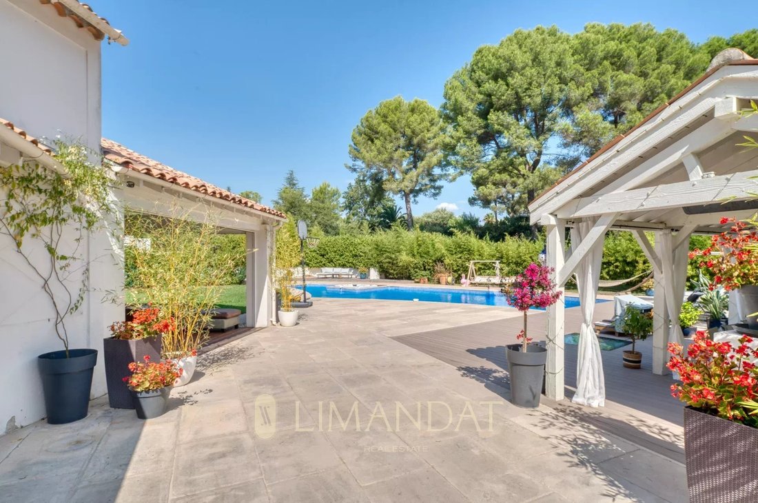 Villa in Mougins, Provence-Alpes-Côte d'Azur, France 2 - 17039196