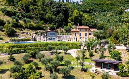 Villa in Gardone Riviera, Lombardy, Italy 1