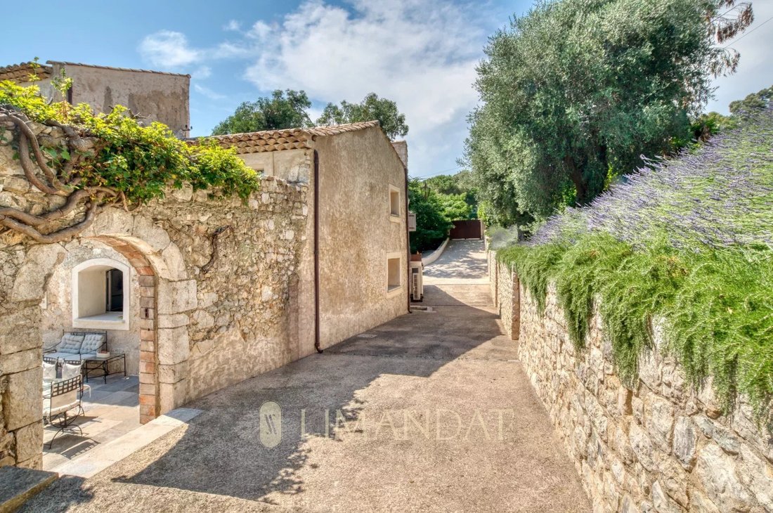 Villa in Saint-Paul-de-Vence, Provence-Alpes-Côte d'Azur, France 3 - 16879681
