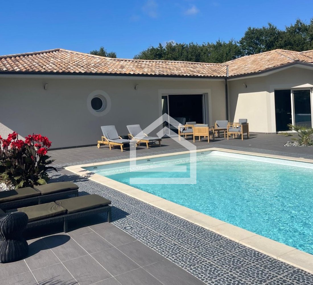 House in Hourtin, Nouvelle-Aquitaine, France 2 - 17134046