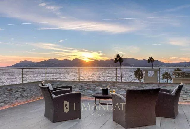 House in Cannes, Provence-Alpes-Côte d'Azur, France 1 - 15579040