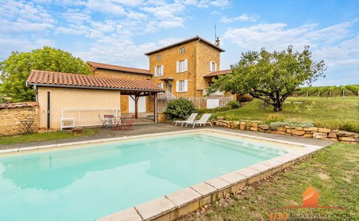 House in Frontenas, Auvergne-Rhône-Alpes, France 1