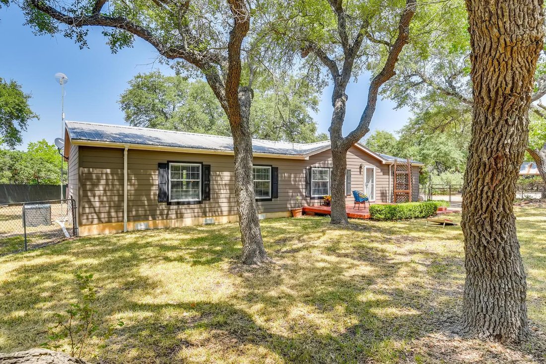 Dripping Springs, Texas, United States 1 - 16887021