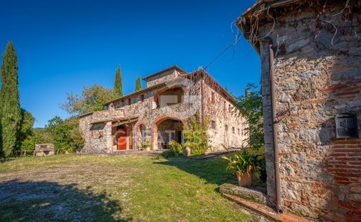 Estate in Gaiole in Chianti, Tuscany, Italy 1