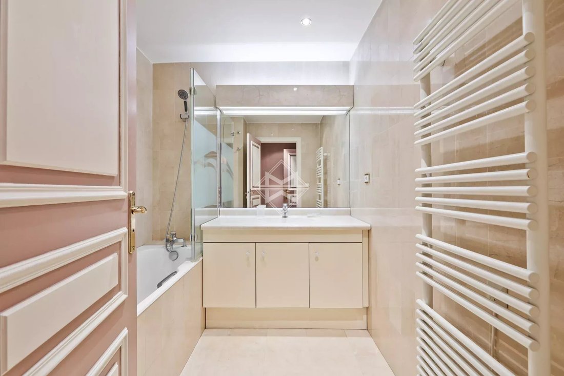 Apartment in Hoche-Friedland, Paris 8e Arrondissement, Paris 5 - 17133071