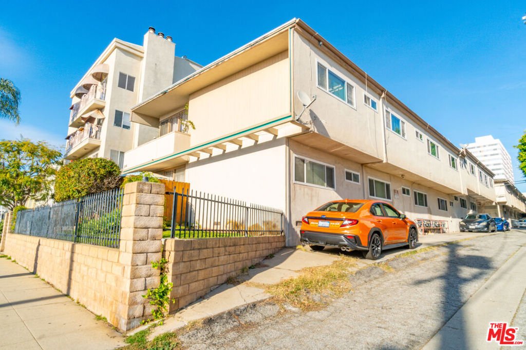 Los Angeles, California, United States 3 - 17135402
