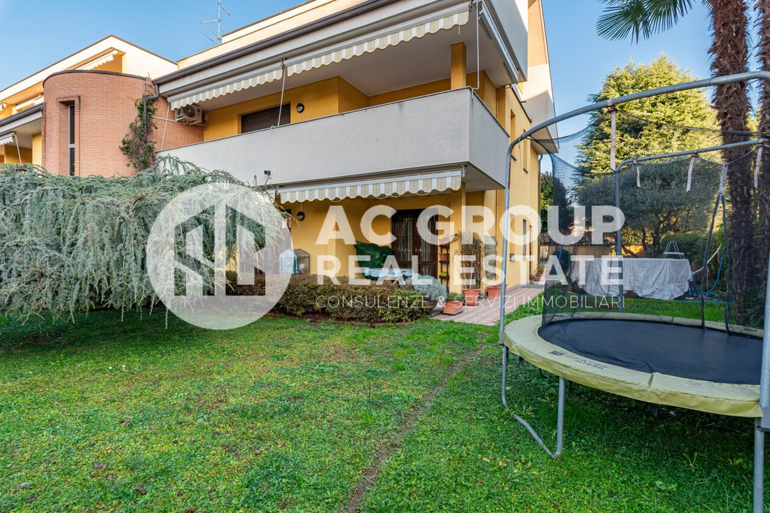 House in Saronno, Lombardy, Italy 1 - 17136608