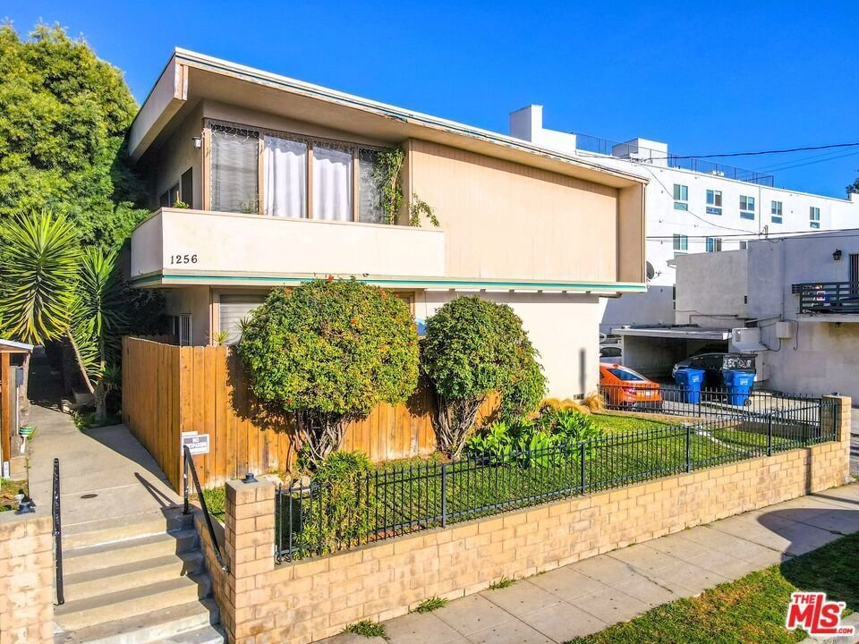 Los Angeles, California, United States 2 - 17135402