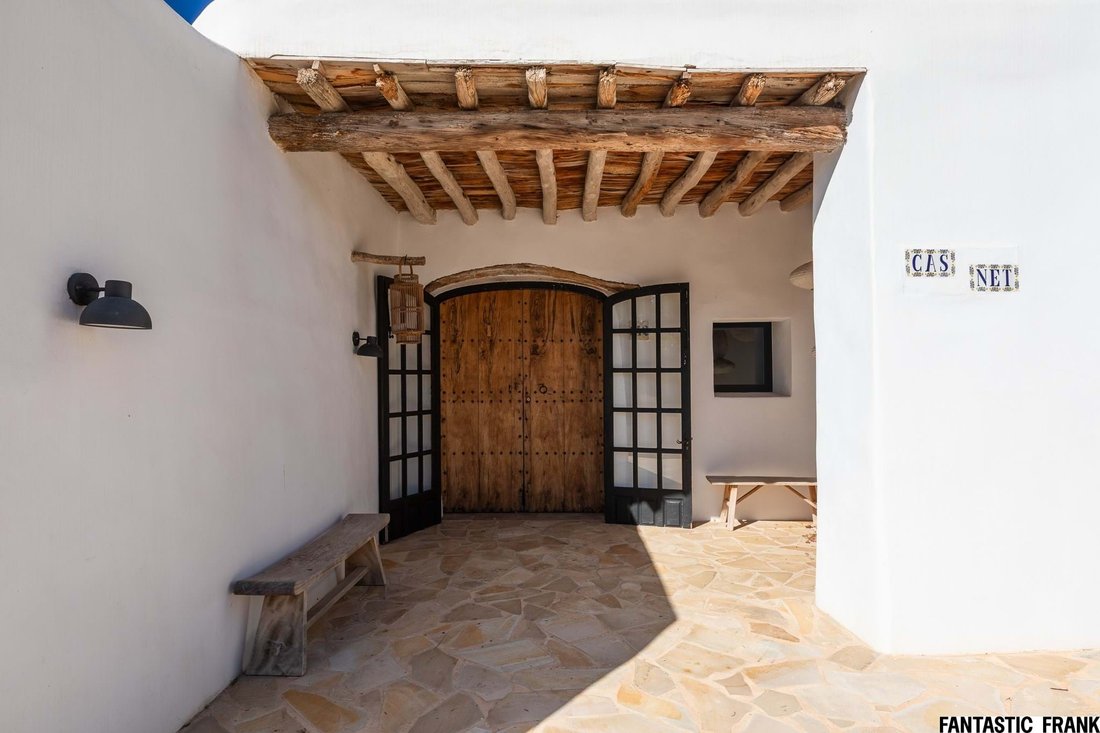 Villa in Sant Jordi de ses Salines, Sant Josep de sa Talaia, Balearic Islands 2 - 14895069