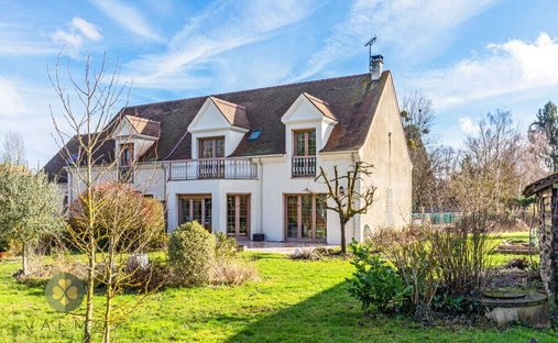 House in La Queue-les-Yvelines, Ile-de-France, France 1