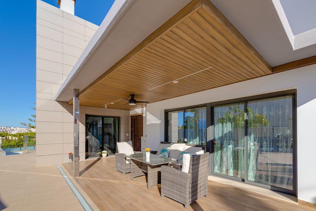 Villa in Torrevieja, Valencian Community, Spain 4 - 17136095