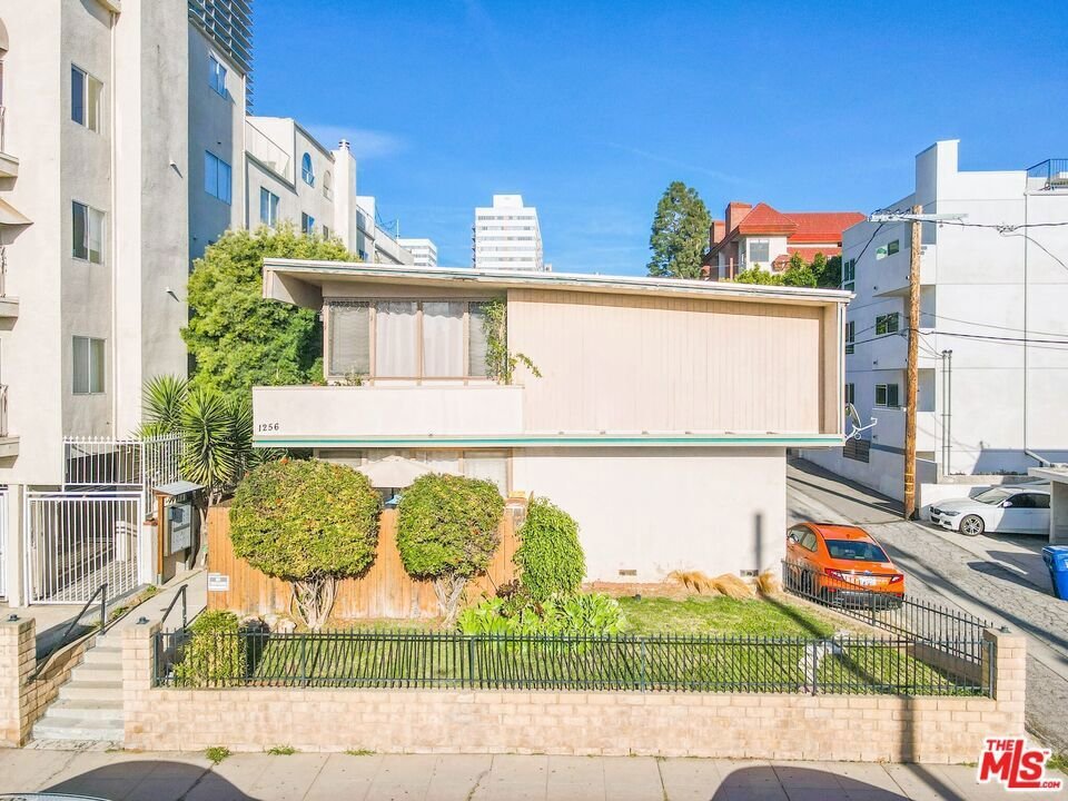 Los Angeles, California, United States 1 - 17135402
