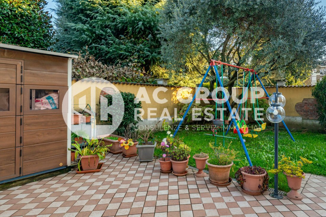 House in Saronno, Lombardy, Italy 4 - 17136608