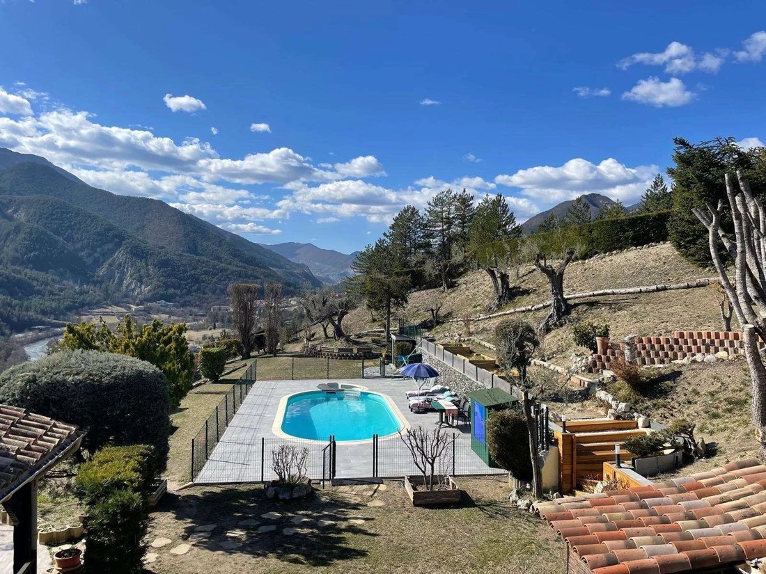 Estate in Puget-Théniers, Provence-Alpes-Côte d'Azur, France 3 - 17133755
