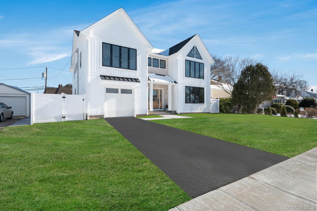 House in Levittown, New York, United States 1 - 17133091