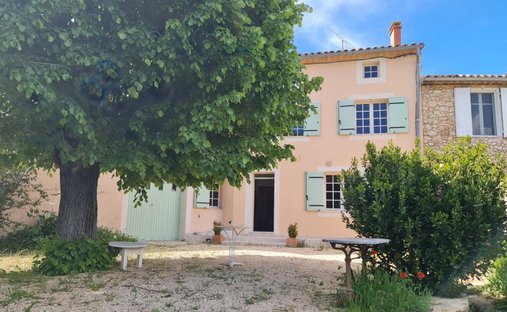 House in Saint-Saturnin-lès-Apt, Provence-Alpes-Côte d'Azur, France 1