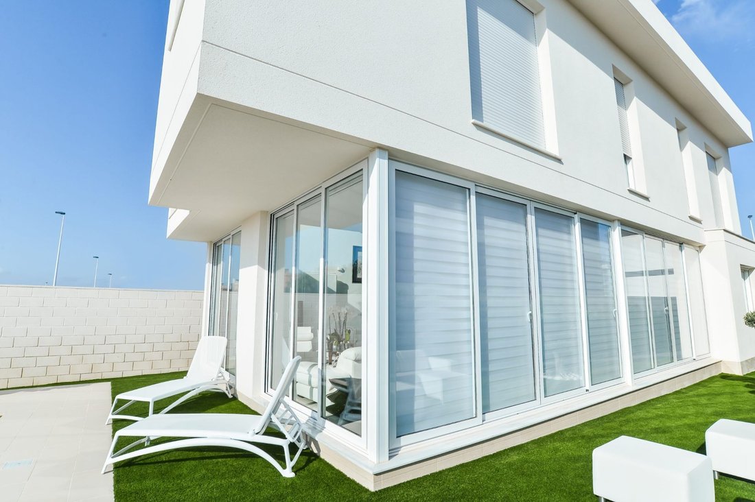 Chalet in Santa Pola, Valencian Community, Spain 1 - 17135208