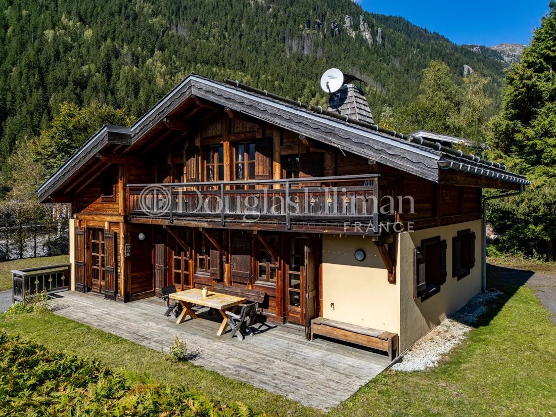 Chalet in Chamonix-Mont-Blanc, Auvergne-Rhône-Alpes, France 1 - 17134224