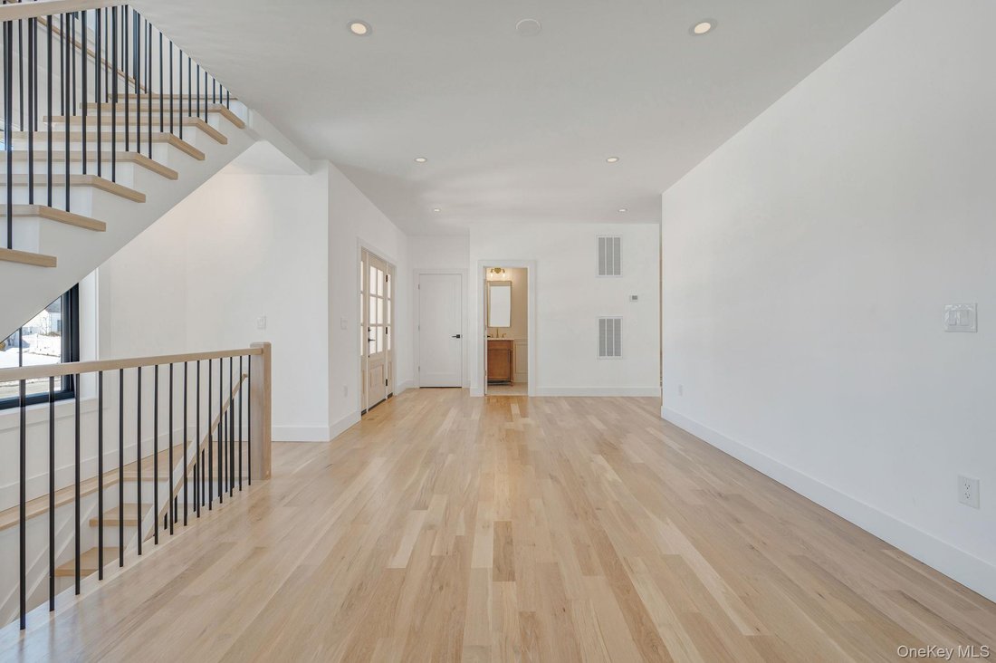 House in Levittown, New York, United States 5 - 17133091