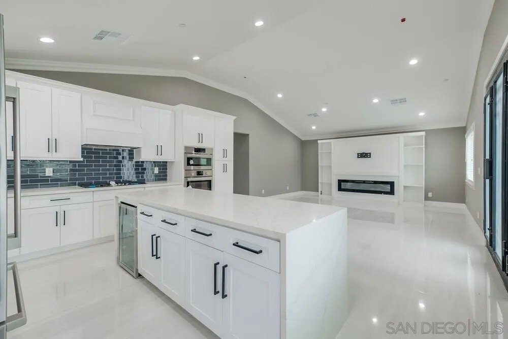 Los Angeles, California, United States 4 - 17135702