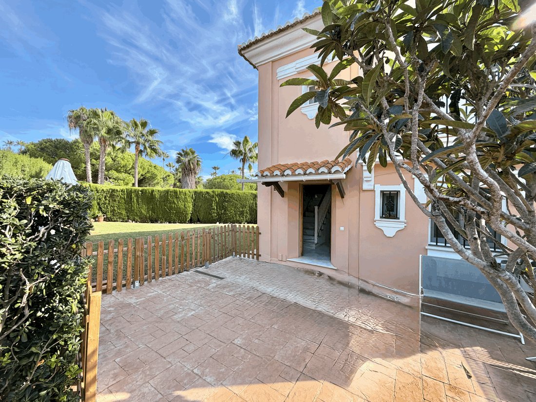 Chalet in La Alcaidesa, San Roque, Andalusia 1 - 17136307
