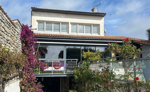 House in Vaux-sur-Mer, Nouvelle-Aquitaine, France 1
