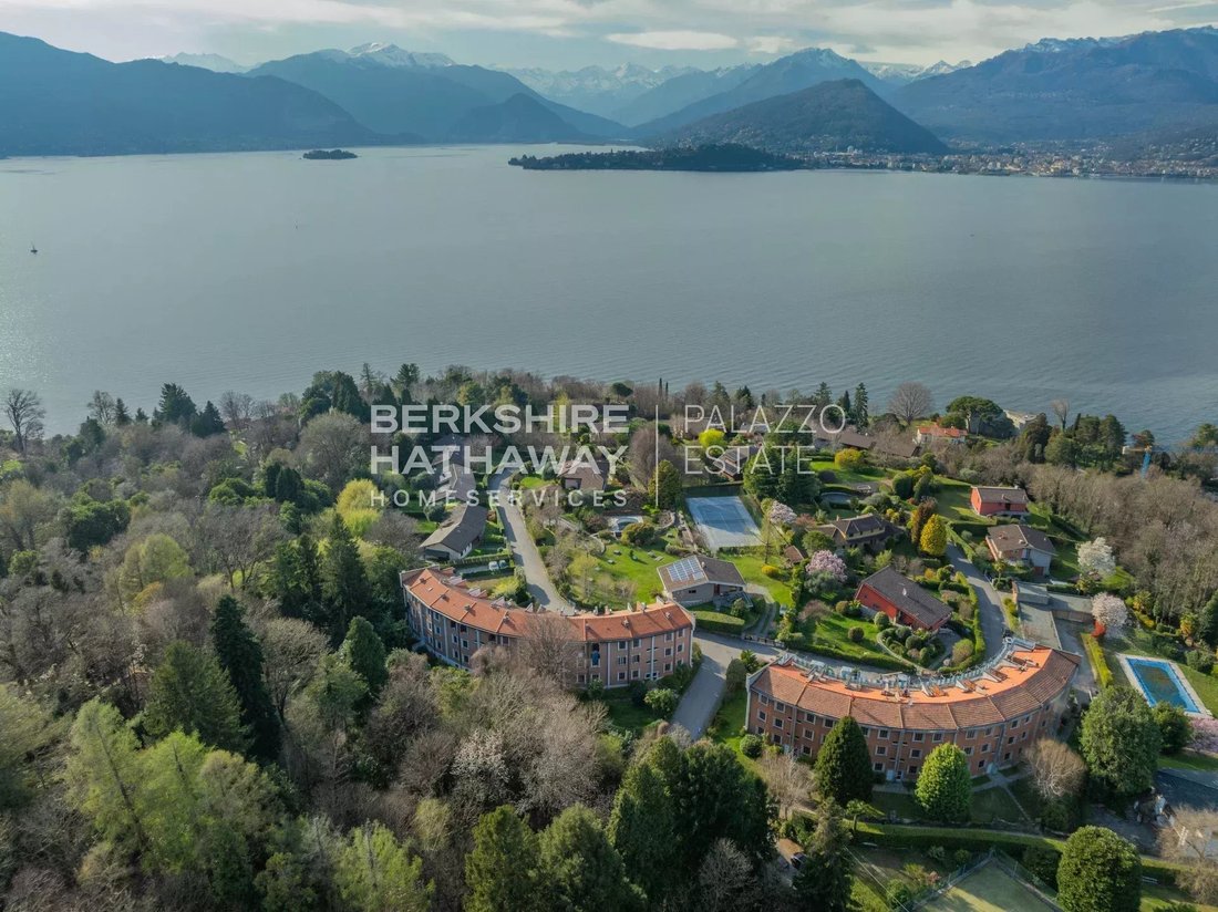 Villa in Laveno-Mombello, Lombardy, Italy 2 - 17135759
