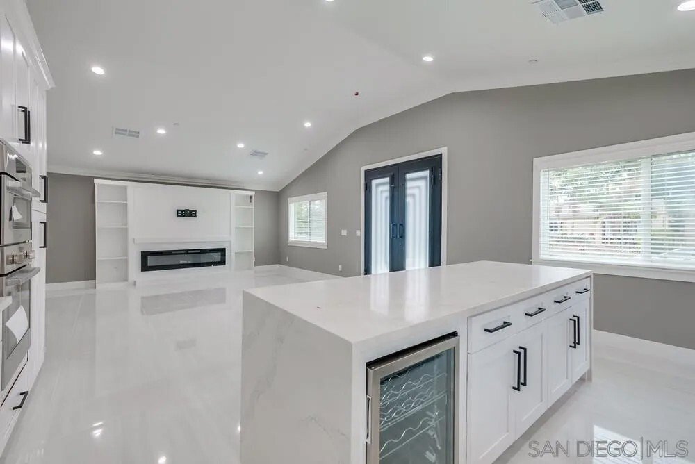 Los Angeles, California, United States 5 - 17135702
