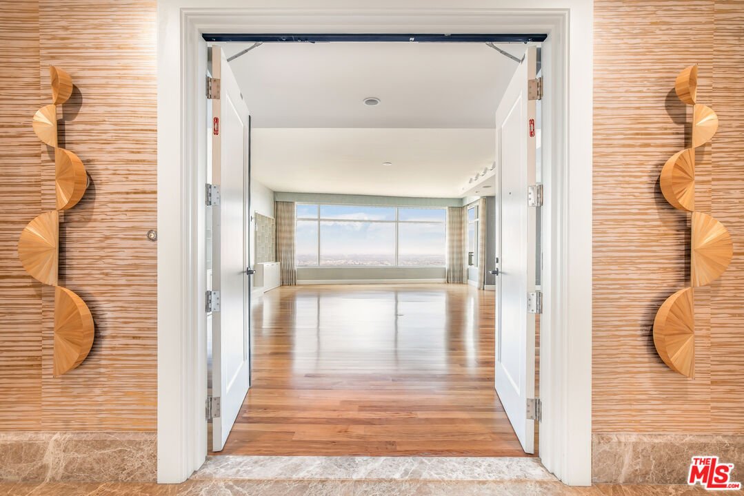 Condo in Los Angeles, California, United States 4 - 17138225