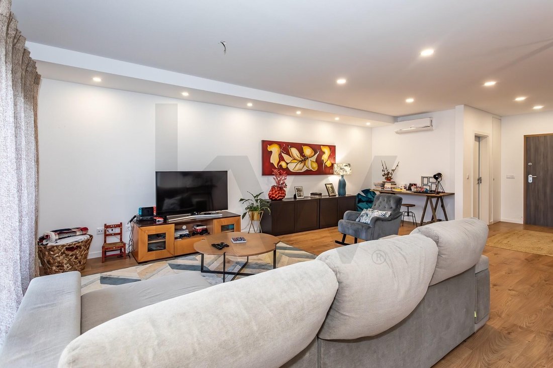 Townhouse in Santa Iria de Azoia, Sao Joao da Talha e Bobadela, Lisbon, Portugal 1 - 17137878