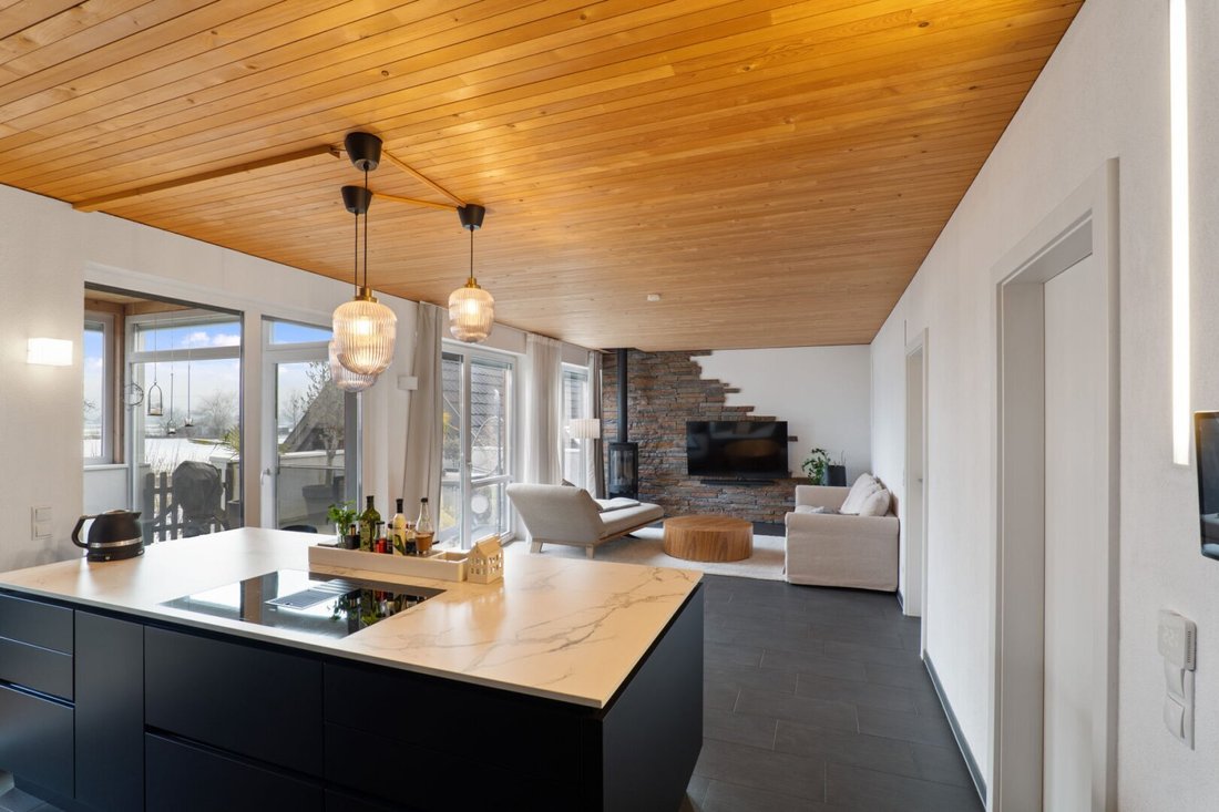 Wolfurt: Moderne 5 Zimmer Dachgeschoss Wohnung Mit Terasse, Großem Privatgarten Und 2 Autostellplätz