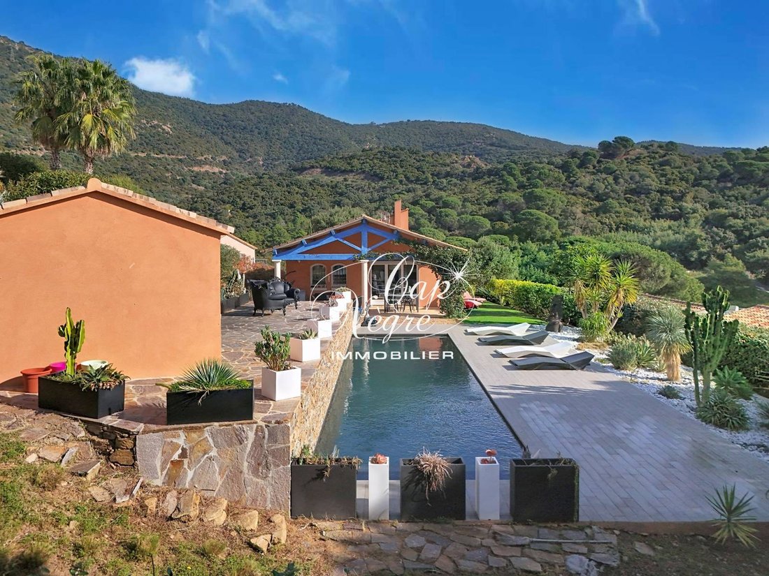 House in Le Lavandou, Provence-Alpes-Côte d'Azur, France 1 - 17137688