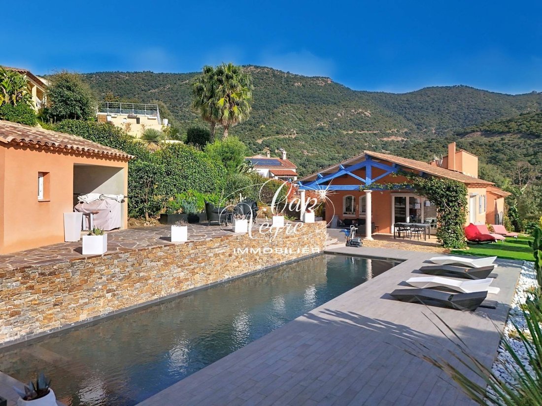 House in Le Lavandou, Provence-Alpes-Côte d'Azur, France 3 - 17137688