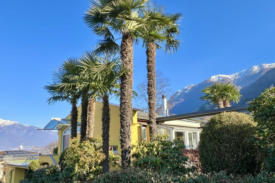 Top Villa With Guest House, Partial Lake View, Beautiful Garden And Possibility To Build A Pool In