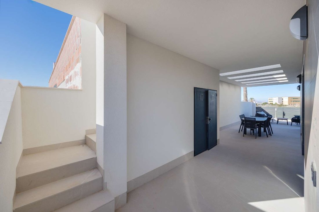 Villa in Torrevieja, Valencian Community, Spain 3 - 15307988