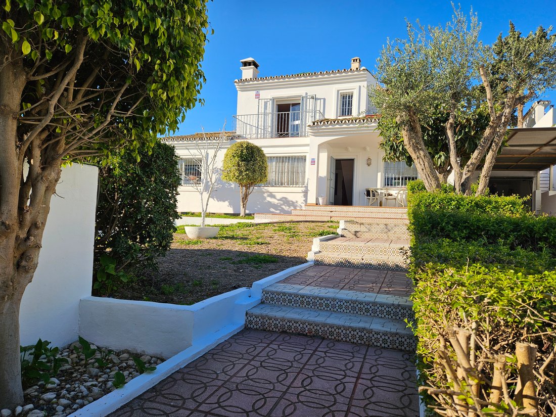 Villa in Estepona, Andalusia, Spain 1 - 17139011