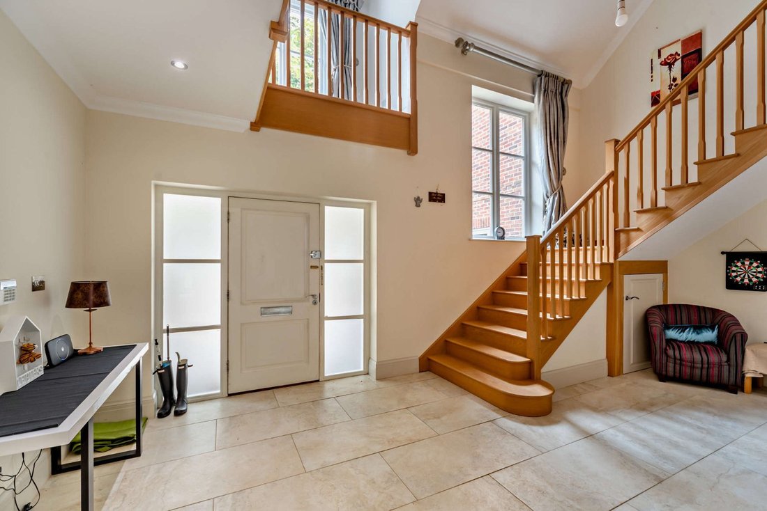 House in Pangbourne, England 4 - 17139810