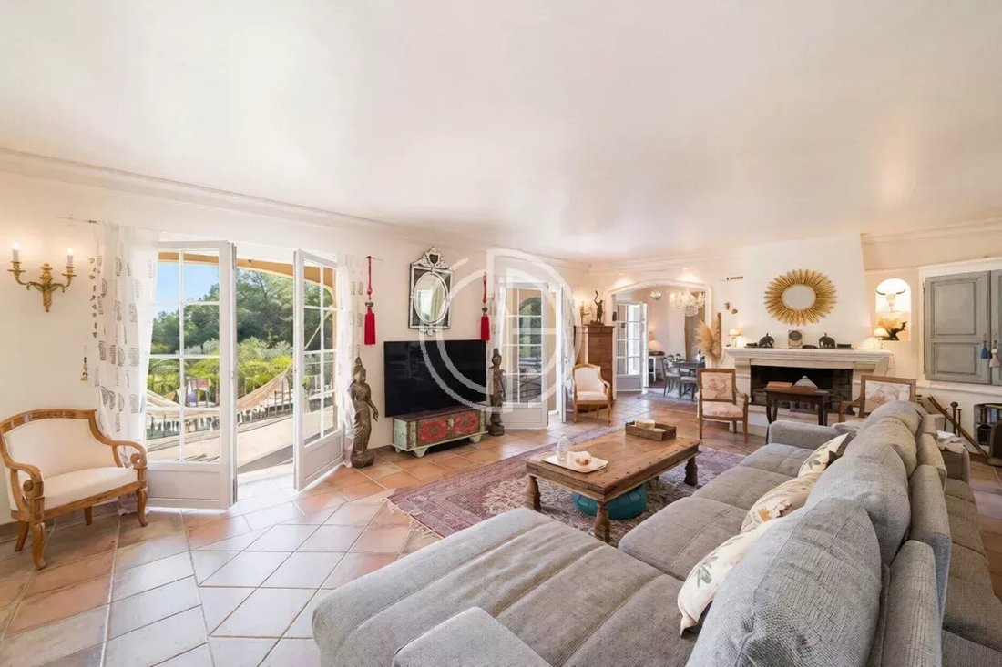Villa in Le Rouret, Provence-Alpes-Côte d'Azur, France 3 - 17139599