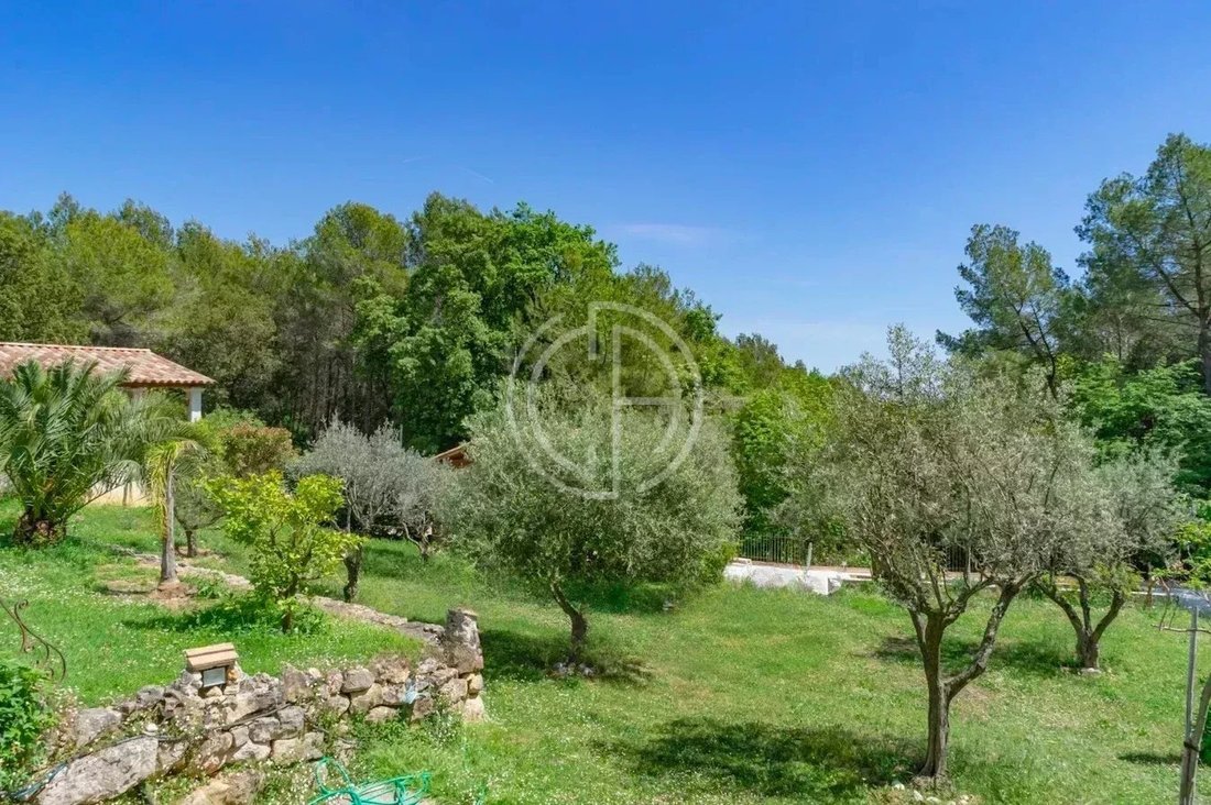 Villa in Le Rouret, Provence-Alpes-Côte d'Azur, France 4 - 17139599