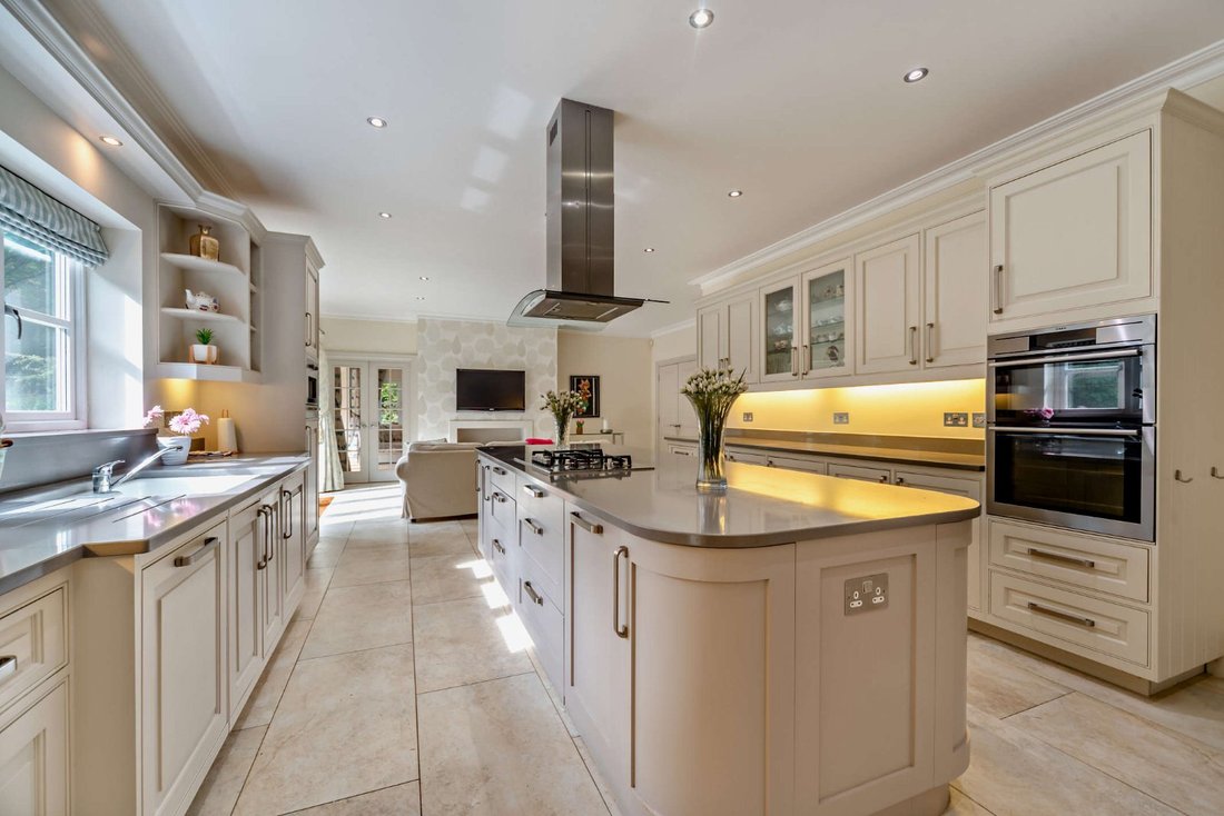 House in Pangbourne, England 2 - 17139810