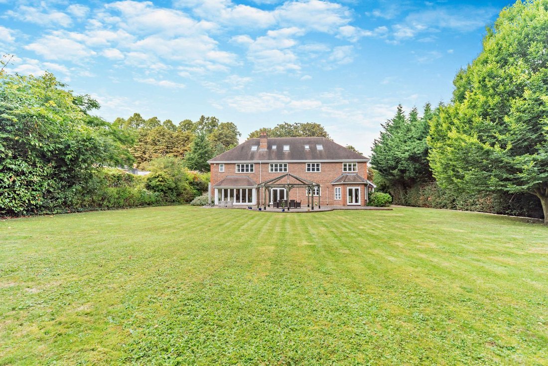 House in Pangbourne, England 3 - 17139810