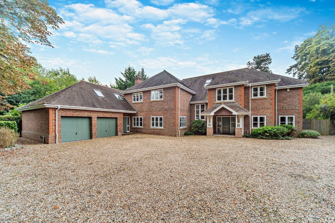 House in Pangbourne, England 1 - 17139810