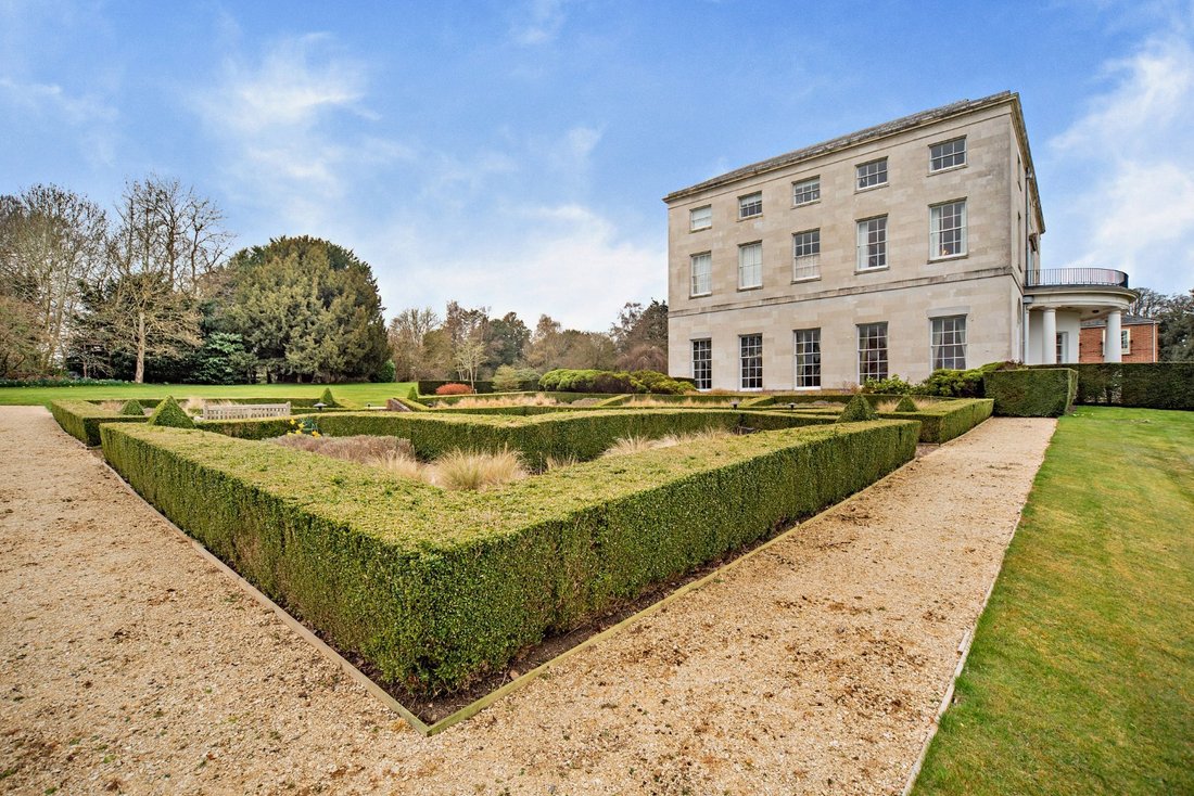 Apartment in Purley On Thames, England 1 - 17139706