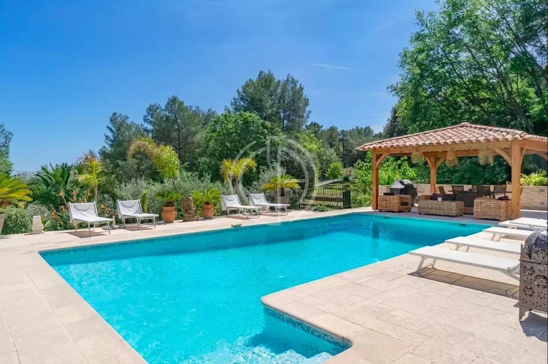 Villa in Le Rouret, Provence-Alpes-Côte d'Azur, France 2 - 17139599