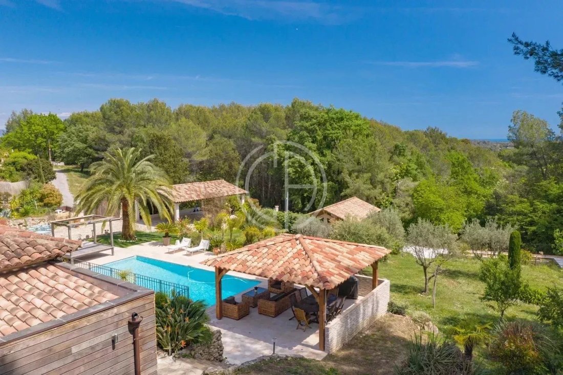 Villa in Le Rouret, Provence-Alpes-Côte d'Azur, France 1 - 17139599