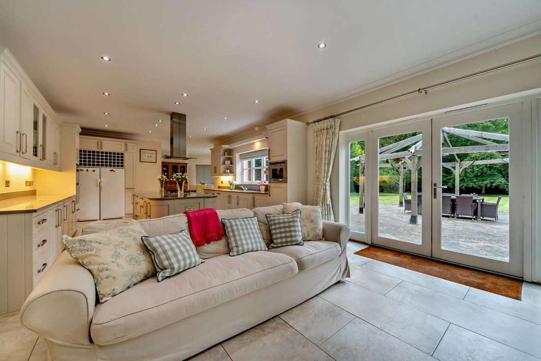 House in Pangbourne, England 5 - 17139810