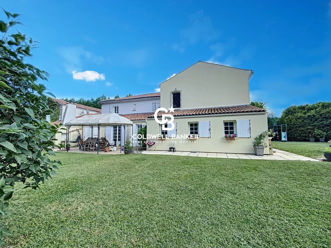 House in Saint-Cesaire, Nouvelle-Aquitaine, France 1 - 16964257