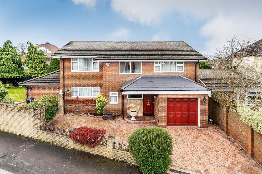 House in London Borough of Sutton, England 1 - 17139558