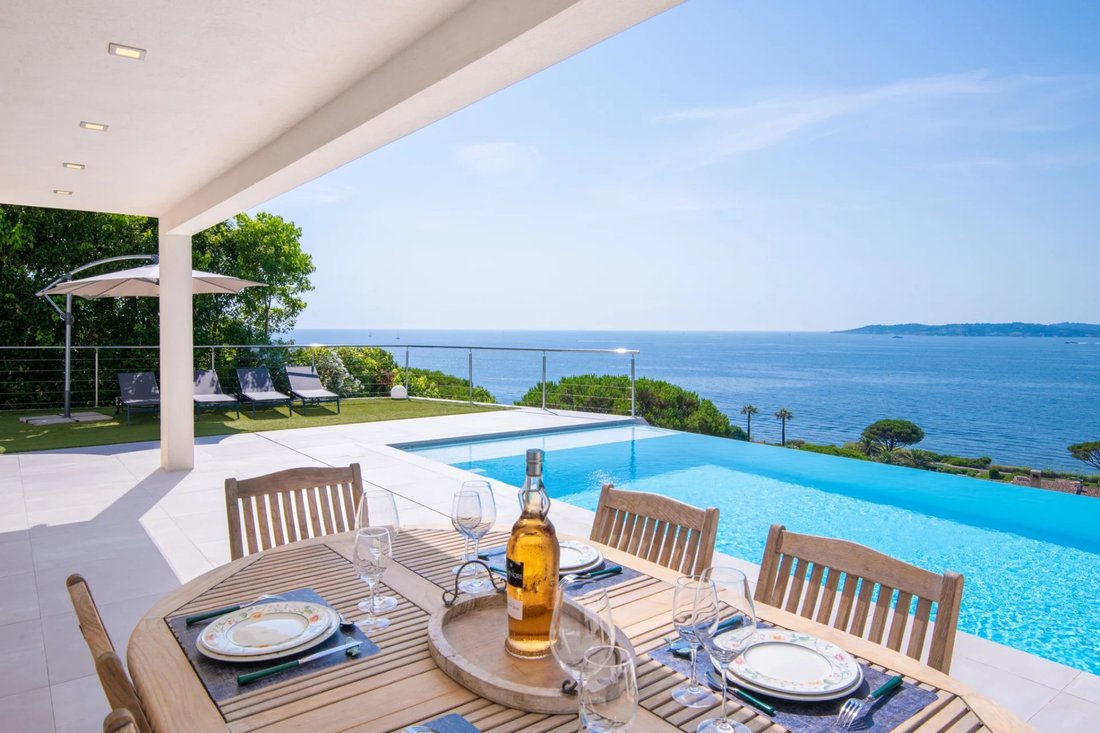 Villa in French Riviera, Provence-Alpes-Côte d'Azur, France 1 - 17139753
